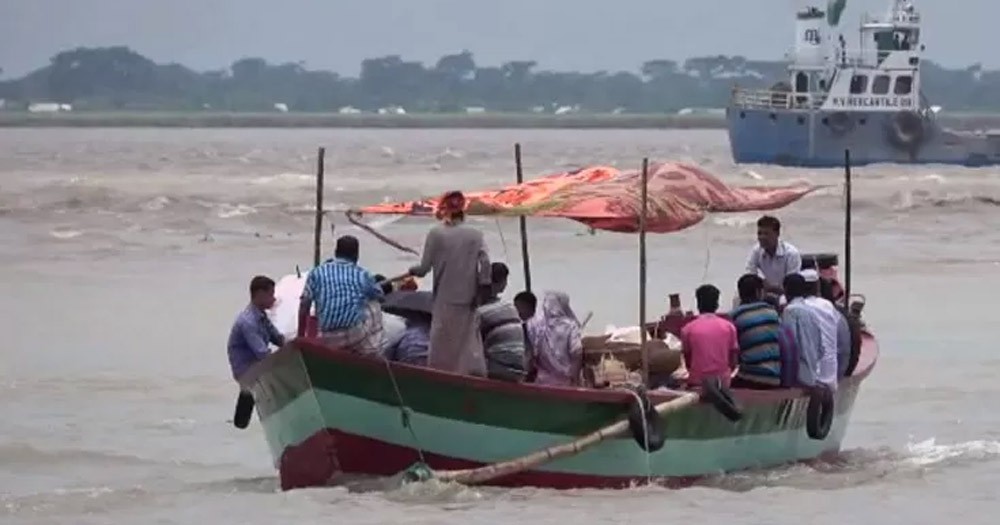 বরযাত্রীবাহী ট্রলারে ডাকাতি, ১২ জনকে কুপিয়ে ৩০ লাখ টাকার মালামাল লুট