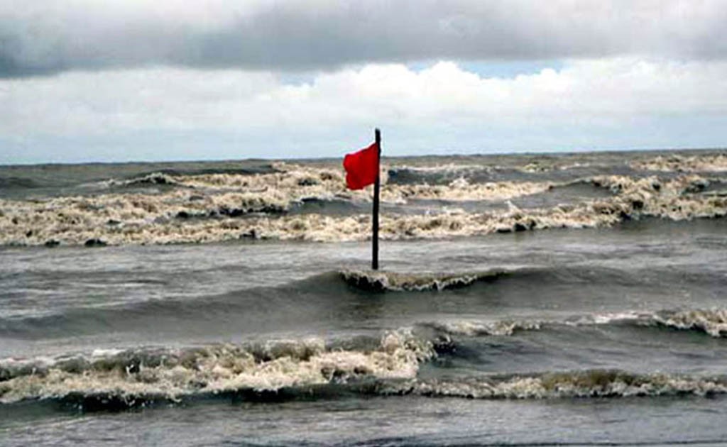 সমুদ্র বন্দরে ৩ নম্বর সতর্ক সংকেত