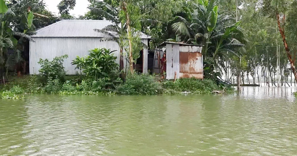 বন্যা আতঙ্কে সিরাজগঞ্জবাসী