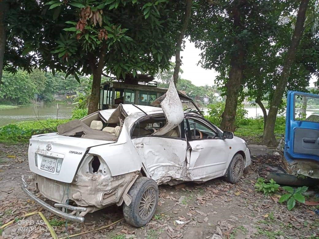  ভূমি কর্মকর্তা দম্পত্তি’সহ নিহত ৩