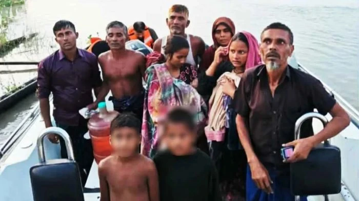 পদ্মায় নৌকাডুবি, বিএসএফের উদ্ধার করা ১০ বাংলাদেশিকে ফেরাল বিজিবি